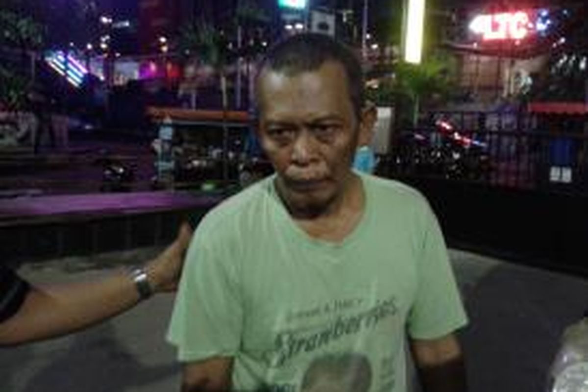 Korban penyekapan Tamansari, Arifin (49), saat berada di Mapolsek Metro Tamansari, Jakarta Barat, Rabu (18/9/2013)