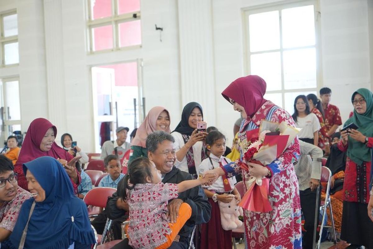 Bupati Klaten Sri Mulyani mengatakan, penyandang disabilitas memiliki hak dan akses yang sama, baik di bidang pendidikan, pekerjaan, maupun kesehatan. Bahkan, dapat turut berpartisipasi dalam tatanan masyarakat. 