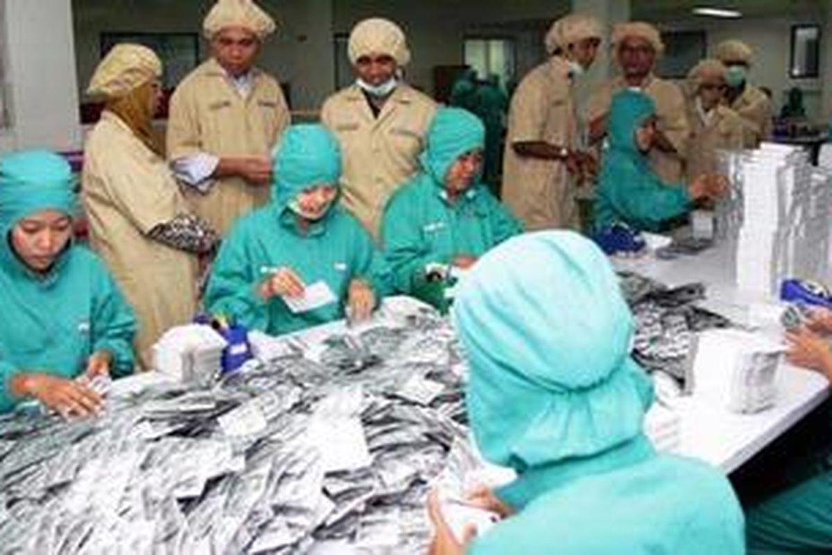 Suasana di salah satu fasilitas pabrik Dexa Medica di Palembang, Sumatera Selatan. 