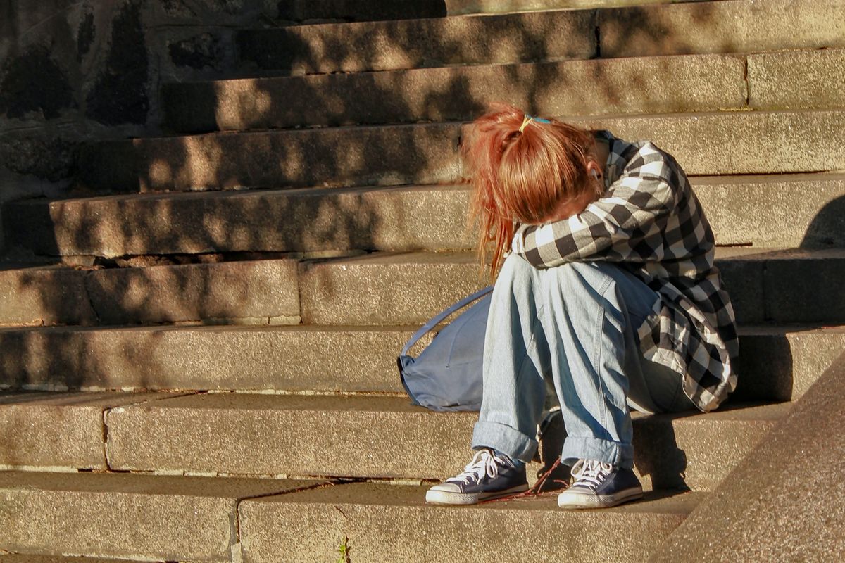 Salah satu gejala skizofrenia pada anak adalah, anak sering menyendiri dan jadi antisosial.