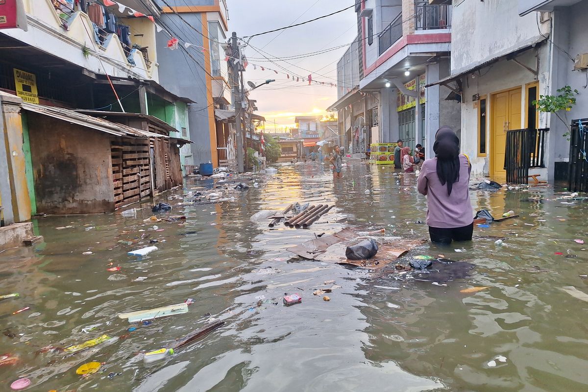 Banjir Rob Muara Angke Tak Kunjung Surut Setelah 4 Hari, DPRD Tuding SDA Lalai