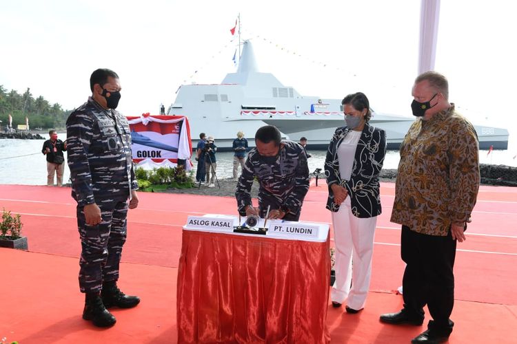 TNI AL meluncurkan Kapal Perang Republik Indonesia (KRI) Golok-688 di Galangan PT Lundin Industry Invest, Banyuwangi, Jawa Timur, Sabtu (21/8/2021).