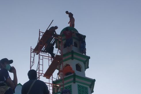 Seharian di Atas Menara Masjid, Pria ini Nekat Meloncat dari Ketinggian 15 Meter