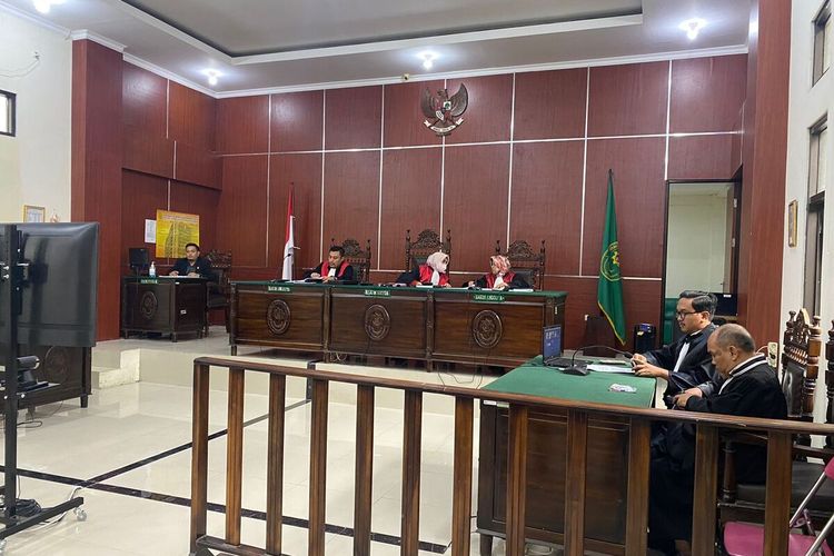 Suasana sidang perdana di Pengadilan Negeri (PN) Pandeglang dengan Terdakwa Anggota DPRD Pandeglang dalam kasus pencabulan, Rabu (8/3/2023).