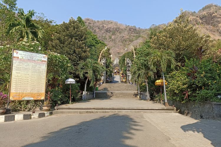 Suasana bagian depan Pura Melanting di Kabupaten Buleleng, Bali, Jumat (27/10/2023).