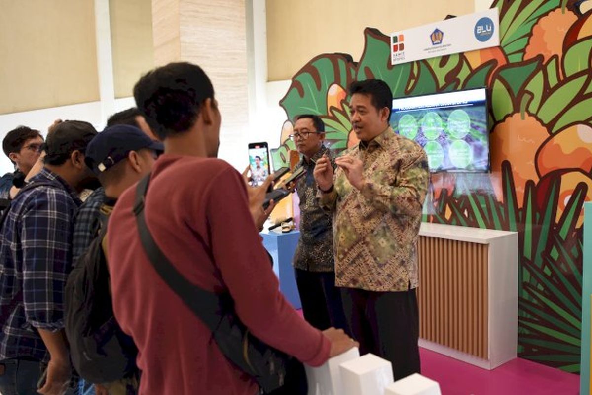 Direktur Perencanaan dan Pengelolaan Dana sekaligus Pelaksana Tugas (Pit) Direktur Kemitraan BPDPKS, Kabul Wijayanto menjelaskan tentang upaya mendorong para pelaku UKMK beralih dan menggunakan produk berbahan sawit, di Solo Baru, Kabupaten Sukoharjo, Jawa Tengah, Rabu (12/6/2024). 
