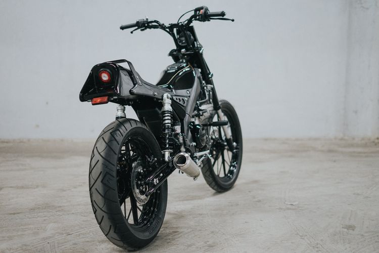 Motor custom Yamaha XSR 155 bergaya Skinny Clubstyle garapan Kedux Garage