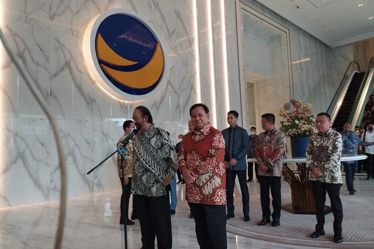 Ketua Umum Partai Nasdem Surya Paloh menerima kunjungan Ketua Umum Partai Gerindra Prabowo Subianto di Kantor DPP Nasdem, Jakarta, Rabu (1/6/2022).