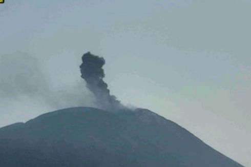 Erupsi Gunung Ile Lewotolok pada Jumat Pagi, Kolom Abu Setinggi 500 Meter