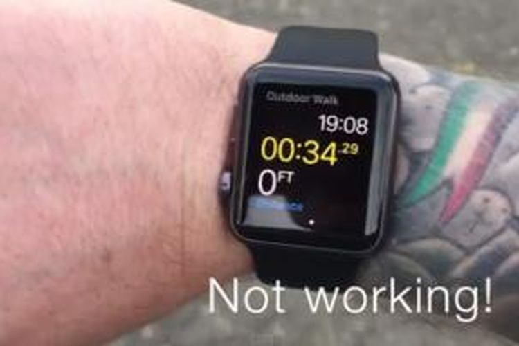 Potongan adegan dalam video percobaan masalah Apple Watch dengan tato di kulit