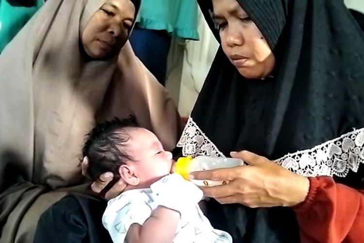Warga Desa Langku-langku, Kecamatan Tiworo Tengah, Kabupaten Muna Barat, Sulawesi Tenggara, dihebohkan dengan penemuan bayi perempuan di depan rumah warga, Senin (10/7/2023) dinihari.