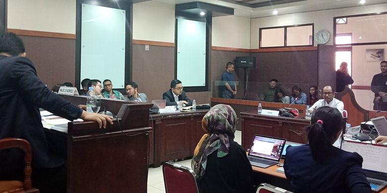 KPPU menggelar sidang komisi untuk memeriksa dugaan pelanggaran yang dilakukan PT Solusi Transportasi Indonesia atau Grab Indonesia dan PT Teknologi Pengangkutan Indonesia (TPI) terkait jasa angkutan sewa khusus, Rabu (20/11/2019). 