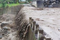 Diguyur Hujan Deras, Gunung Sinabung Keluarkan Banjir Lahar