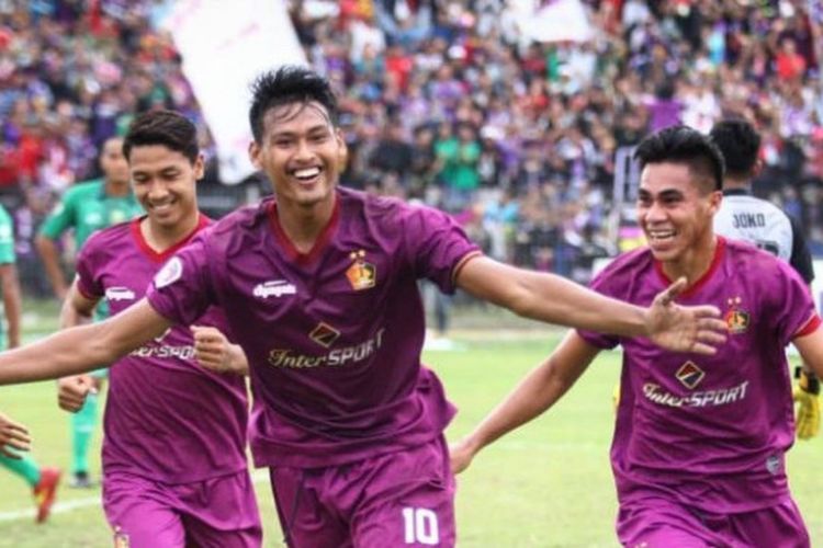 Selebrasi striker Persik, Septian Satria Bagaskara seusai mencetak gol untuk timnya pada Liga 3 2018.