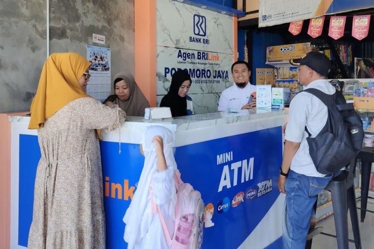 AgenBRILink Podomoro Jaya di Kecamatan Bontonompo, Kabupaten Gowa, Provinsi Sulawesi Selatan yang dikelola Syamsuardi sejak 2017. 