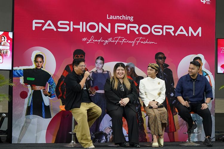 BINUS University menggelar acara Trendsetters Talk bertema ?From Passion to Fame? sekaligus meluncurkan Fashion Program. 
