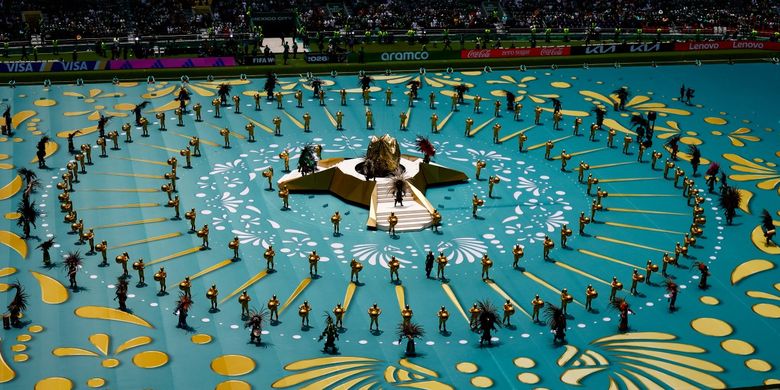 Para seniman tampil selama upacara pembukaan menjelang pertandingan sepak bola Grup A Piala Dunia 2026 antara Meksiko vs Afrika Selatan di Stadion Azteca di Mexico City pada 11 Juni 2026. (Foto oleh Rodrigo OROPEZA / AFP)