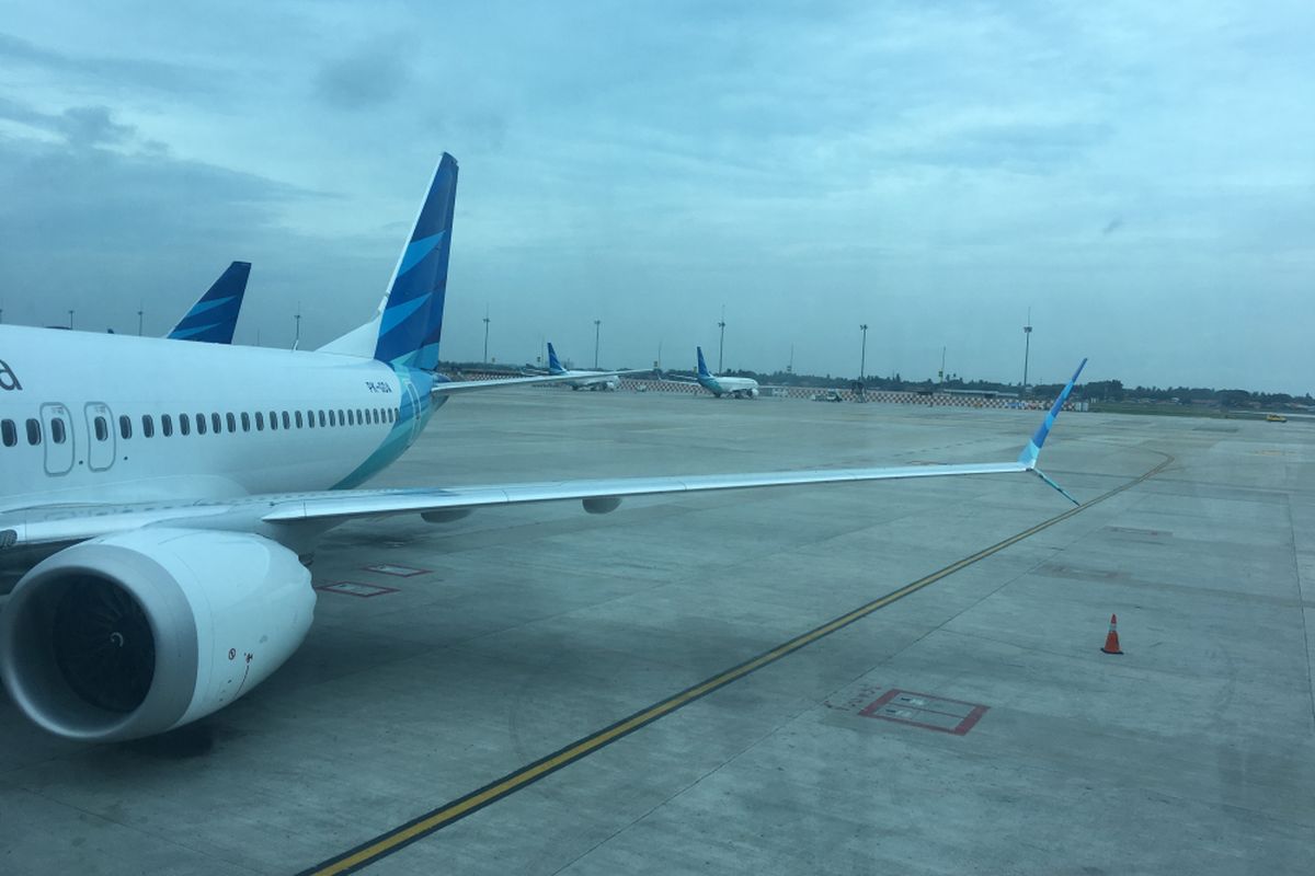 Pesawat Boeing 737 MAX 8 yang dioperasionalkan oleh Garuda Indonesia, di Bandara Soekarno-Hatta, Tangerang, Banten, Minggu (7/1/2018). 