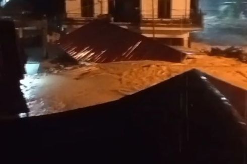 Banjir Bandang Terjang Kendari, Mobil dan Rumah Hanyut, Pasien di RS Dievakuasi