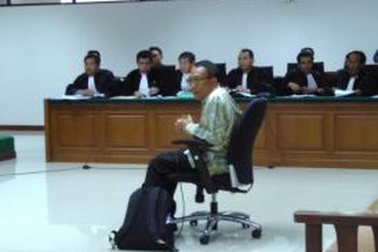 Mantan Menteri Energi dan Sumber Daya Mineral Jero Wacik saat menghadiri
sidang perdana di Pengadilan Tindak Pidana Korupsi, Jakarta, Selasa
(22/9/2015).
