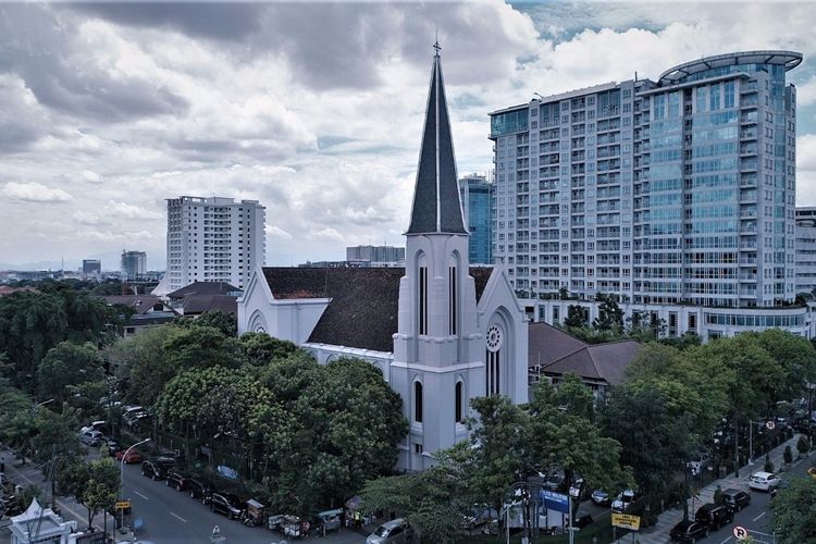 Gereja Katedral Santo Petrus di Jalan Merdeka Bandung.