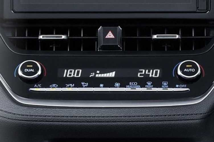 AC dual zone pada mobil Corolla Cross.