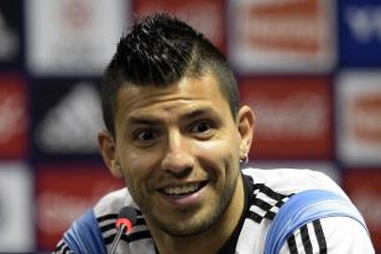 Penyerang Argentina, Sergio Aguero, dalam konferensi pers di Cidade do Gali, Vespasiano, 10 Juli 2014.
