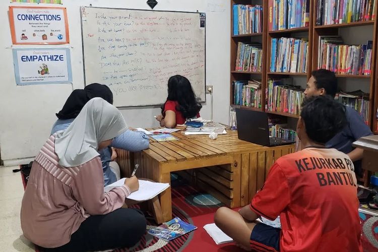 Yayasan Bintang Kidul. Kegiatan pembelajaran bahasa Asing.