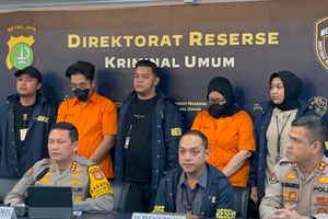 Penampakan Penipu WO Ayu Puspita Pakai Rompi Tahanan dan Tangan Terikat Kabel Ties