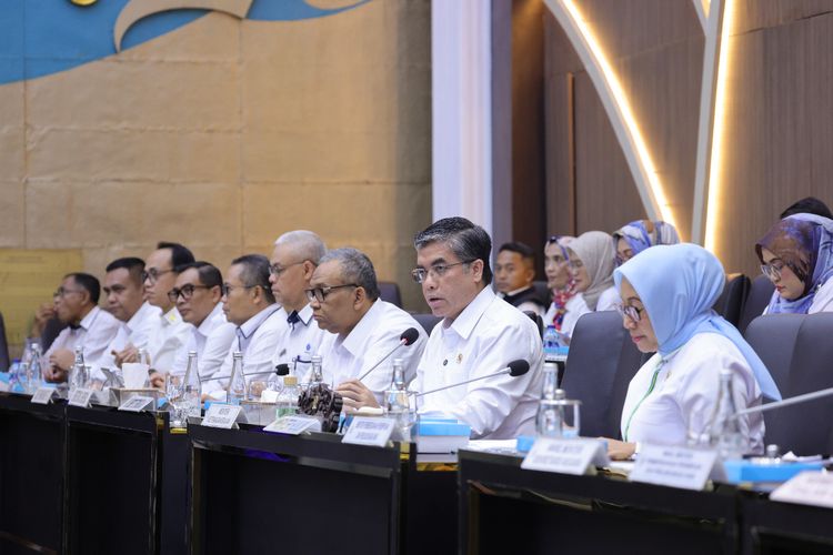 Pembahasan RUU PPRT di DPR RI untuk memperluas pelindungan pekerja rumah tangga. 