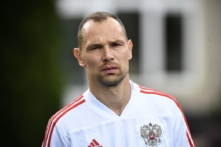Sergei Ignashevich menjalani latihan bersama timnas Rusia di Novogorsk, 7 Juni 2018. 