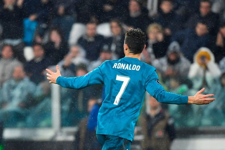 Cristiano Ronaldo merayakan gol Real Madrid ke gawang Juventus pada pertandingan perempat final Liga Champions di Stadion Allianz, Turin, Selasa (3/4/2018). 