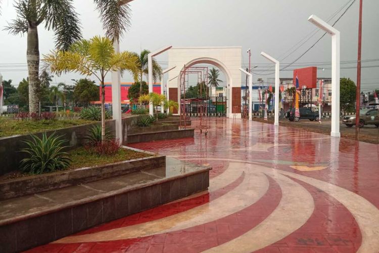 Wajah baru alun-alun Kabupaten Sorong yang dirancang Gubernur Jawa Barat Ridwan Kamil.