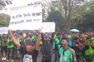 Pengemudi Ojol dan Taksi 'Online' Demo di Gedung Sate Tolak Tarif Murah