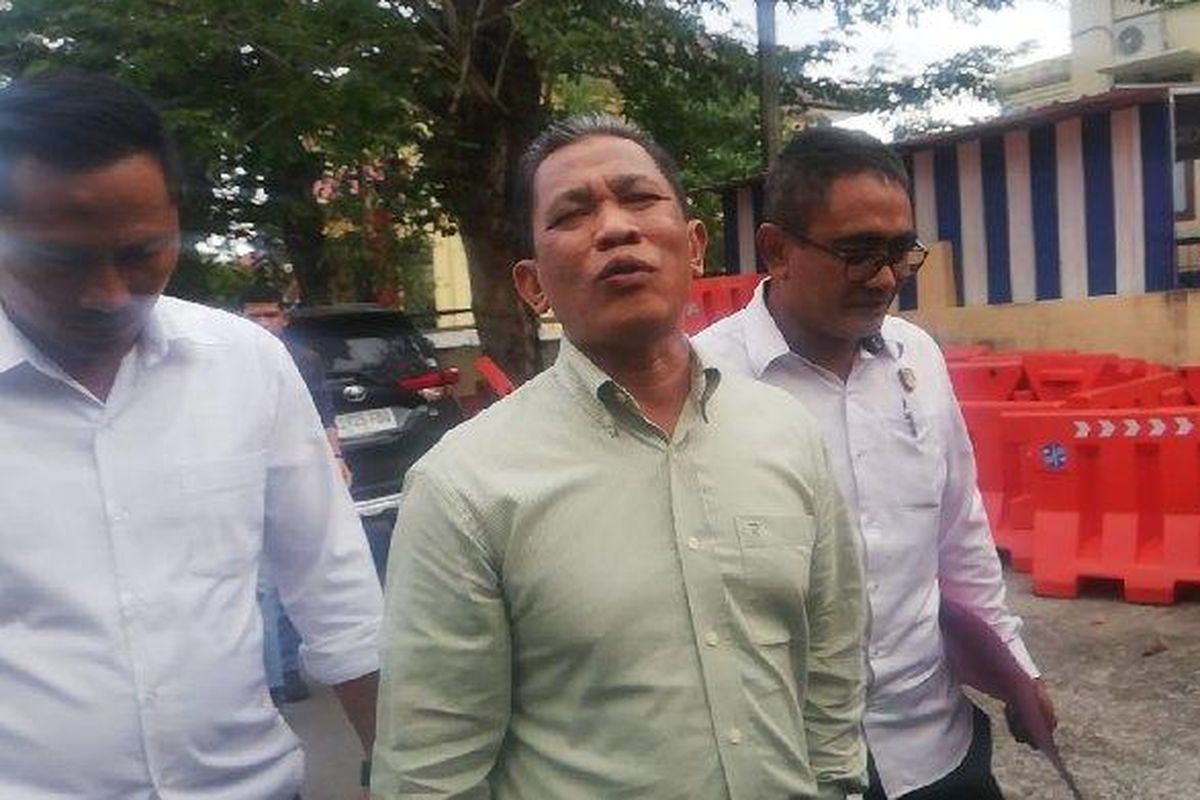 Eks Kabid Usaha Kecil Menengah (UKM) Dinas Koperasi dan UMKM yang saat ini menjabat Sekertaris Dinas Pariwisata NTB, Chalid Tomassoang Bulu ditahan dalam kasus korupsi masker.