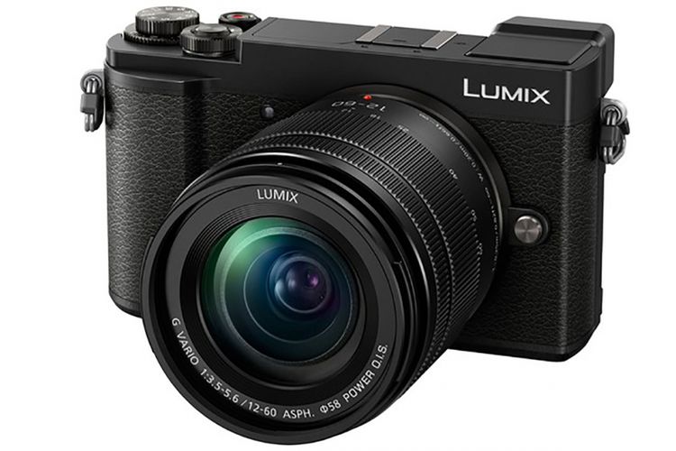 Kamera mirrorless Panasonic Lumix GX9 dengan lensa kit Lumix 12-60mm f/3.5-5.6.