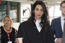 Gaya Humoris Amal Alamuddin Jawab Pertanyaan Tidak Relevan Seorang Reporter 