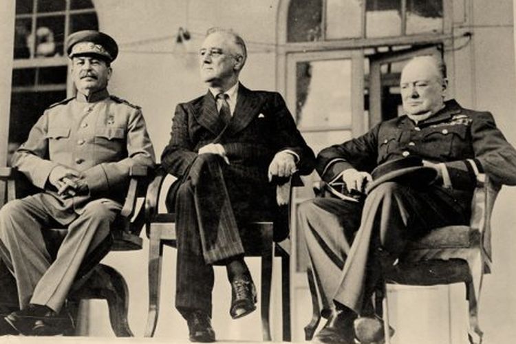 Tokoh pendiri PBB yaitu Josef Stalin, Franklin D Roosevelt , dan Winston Churchill 