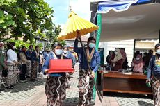 Keraton Yogyakarta Gelar Upacara Adat Penyerahan 