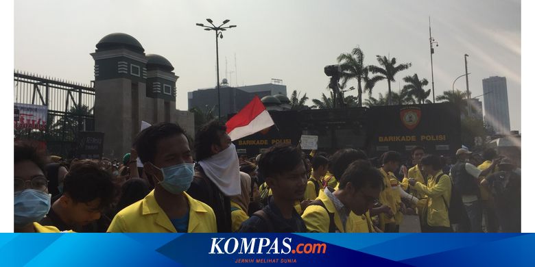Demo Di Depan Dpr Kubu Mahasiswa Yang Pro Dan Kontra Ruu Saling Sindir