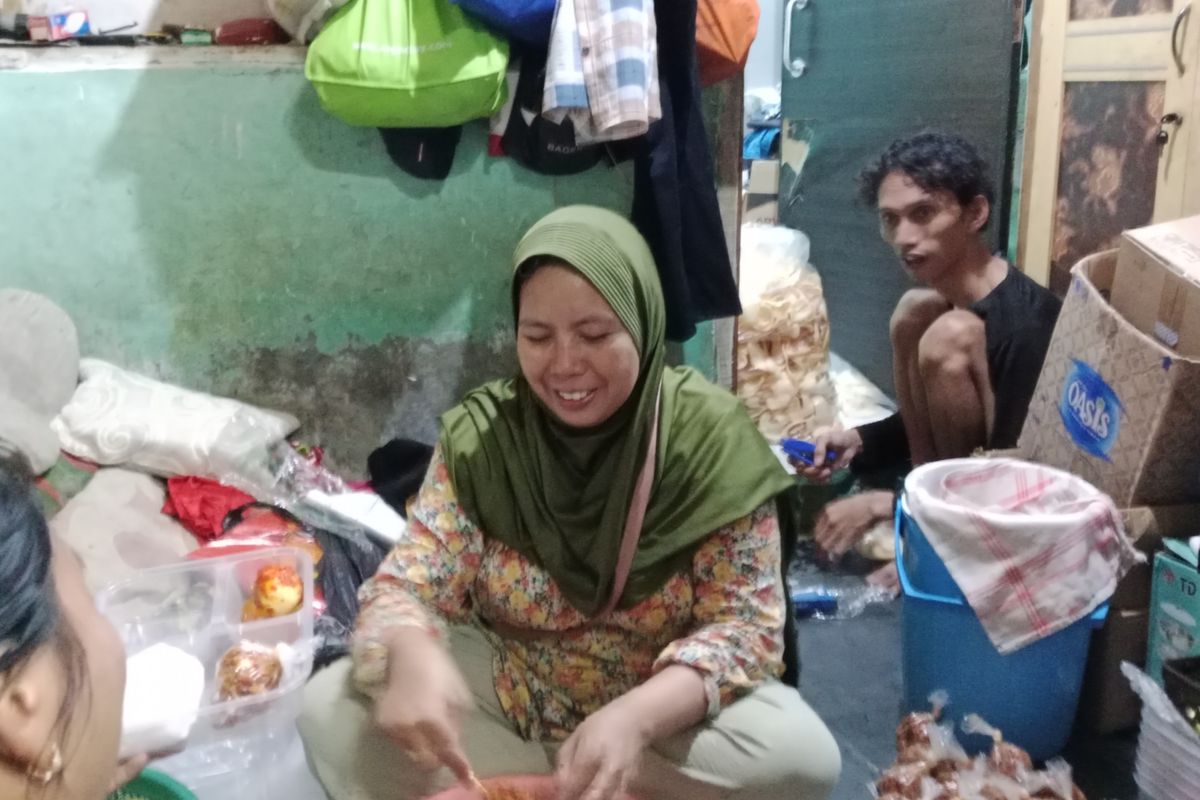 Cerita Penjual Nasi di Petojo, Banyak yang Kasbon Makan, lalu Dicueki yang Ngutang