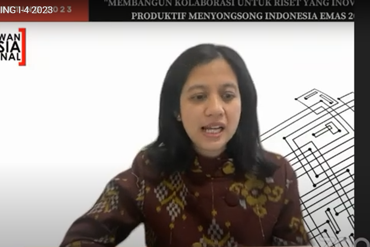 Ketua Ikatan Ilmuwan Indonesia Internasional (-4)  Sastia Prama Putri saat memberikan sambutan di acara annual meeting I-4 2023, Sabtu (14/1/2023).