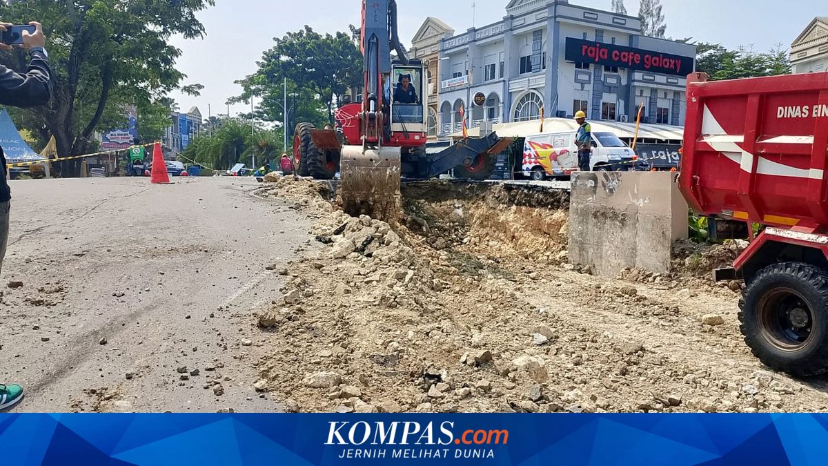 Pemkot Bekasi Bongkar Paksa Tanggul Grand Galaxy yang Bahayakan Pengguna Jalan
