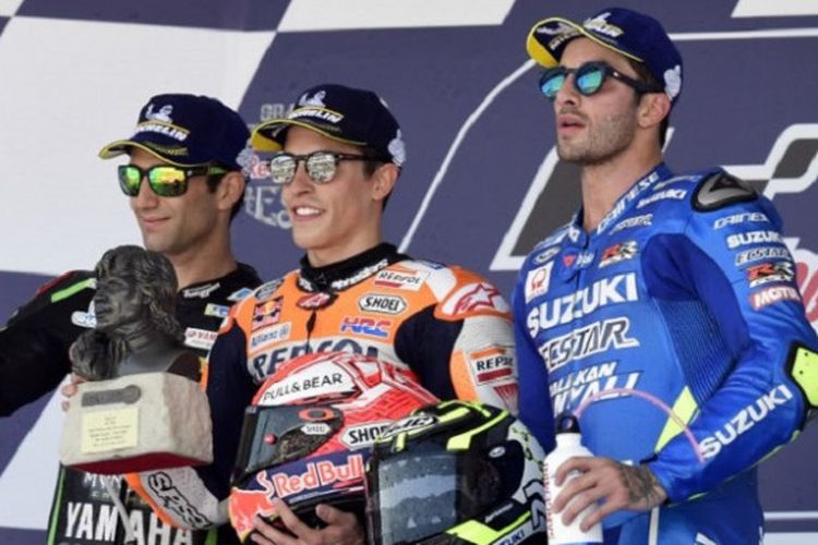 Johann Zarco (Yamaha Tech3), Marc Marquez (Repsol Honda), dan Andrea Iannone (Suzuki Ecstar) merayakan podium MotoGP Spanyol di Sirkuit Jerez, Spanyol, Minggu (6/5/2018).