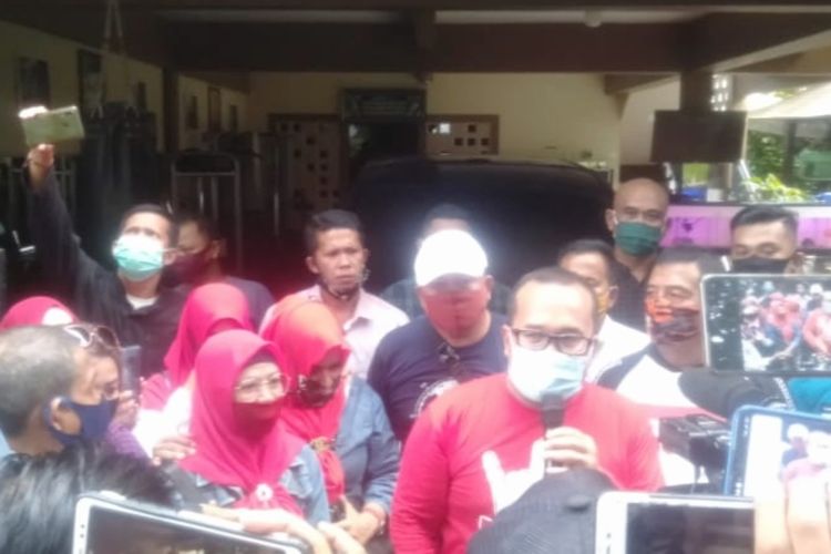 Wakil Bupati Kubu Raya Sujiwo saat menyampaikan secara terbuka untuk mengajukan mundur sebagai wakil bupati di kediamannya, Jalan Sungai Raya Dalam, Kota Pontianak, Kalimantan Barat, Sabtu (20/6/2020)