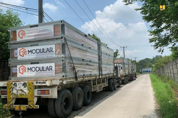 Sebanyak 120 material berupa modul panel (beton precast) dari Pelabuhan Tanjung Priok, Jakarta menuju Pelabuhan Sijantung Karyapura di Pulau Galang.