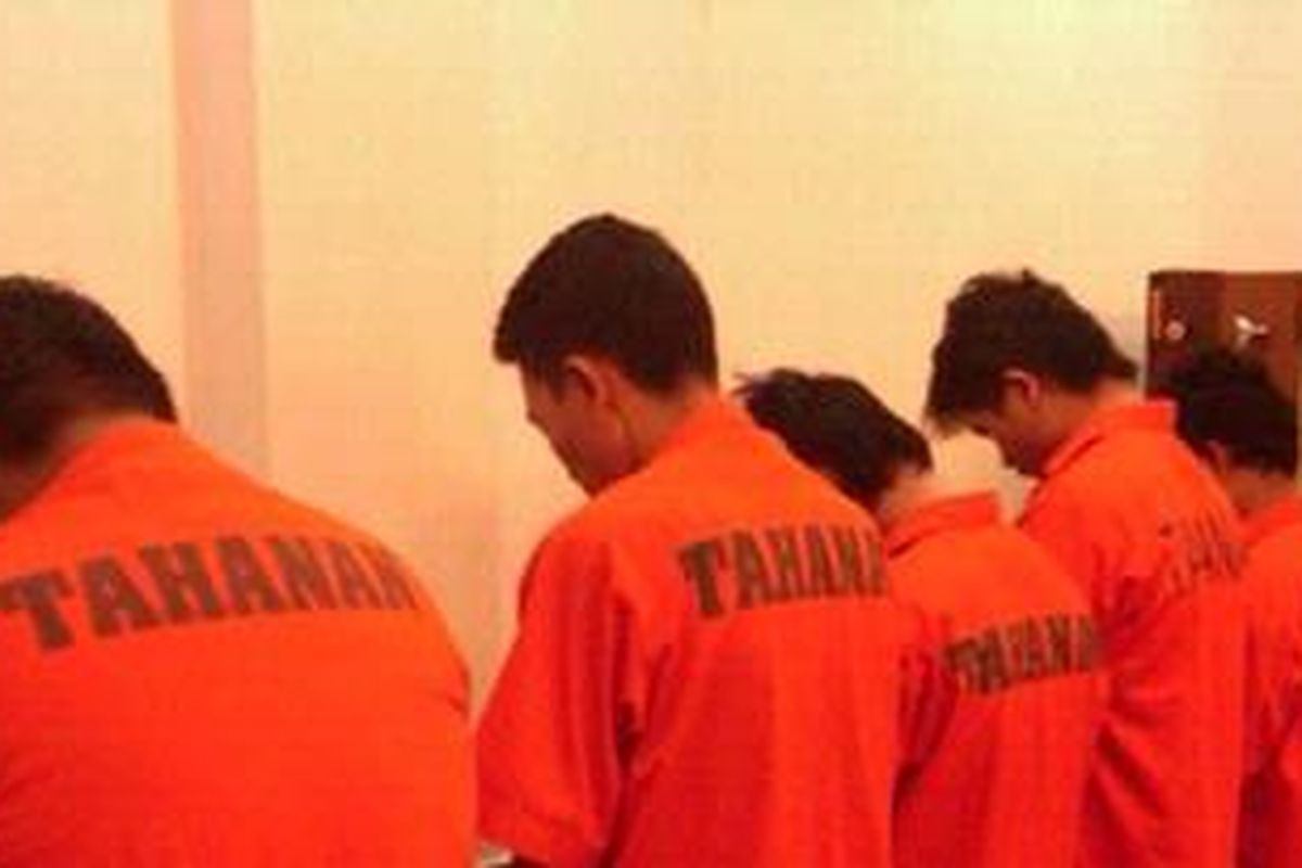 Direktorat Kejahatan dan Kekerasan Polda Metro Jaya meringkus enam perampok berpistol yang pernah berkai si Jakarta dan sekitarnya. Terungkap bahwa pistol tersebut didapat dari karyawan PT Pindad.