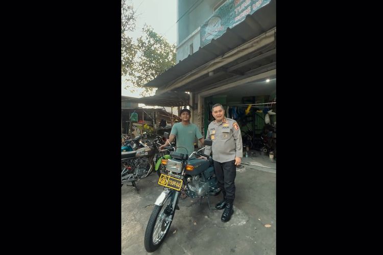 Kepala Badan Pemeliharaan Keamanan (Kabaharkam) Polri Komjen Mohammad Fadil Imran mengajak para penggemar sepeda motor klasik untuk jalan-jalan sore menggunakan motor tersayang.