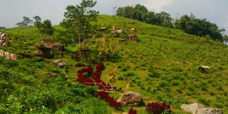 Obyek wisata alam Lembah Sumilir di Dusun Milir RT 001/RW 014, Desa Kemuning, Kecamatan Ngargoyoso, Karanganyar, Jawa Tengah, Minggu (22/7/2018).