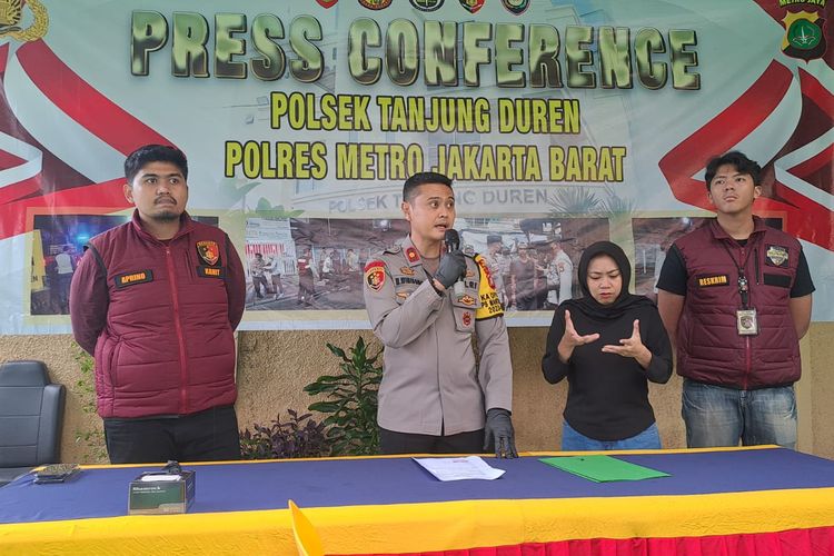 Kapolsek Grogol Petamburan Kompol Muharram Wibisono saat press conference, Jumat (22/3/2024).
